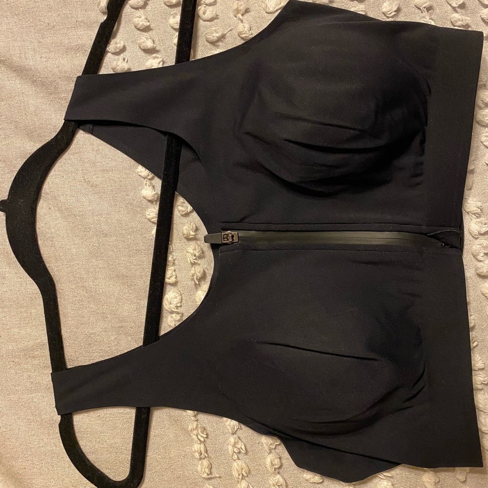 Zyia black zip front bra